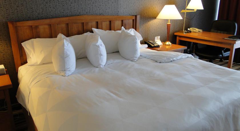 Doubletree By Hilton Calgary North Hotel Eksteriør billede