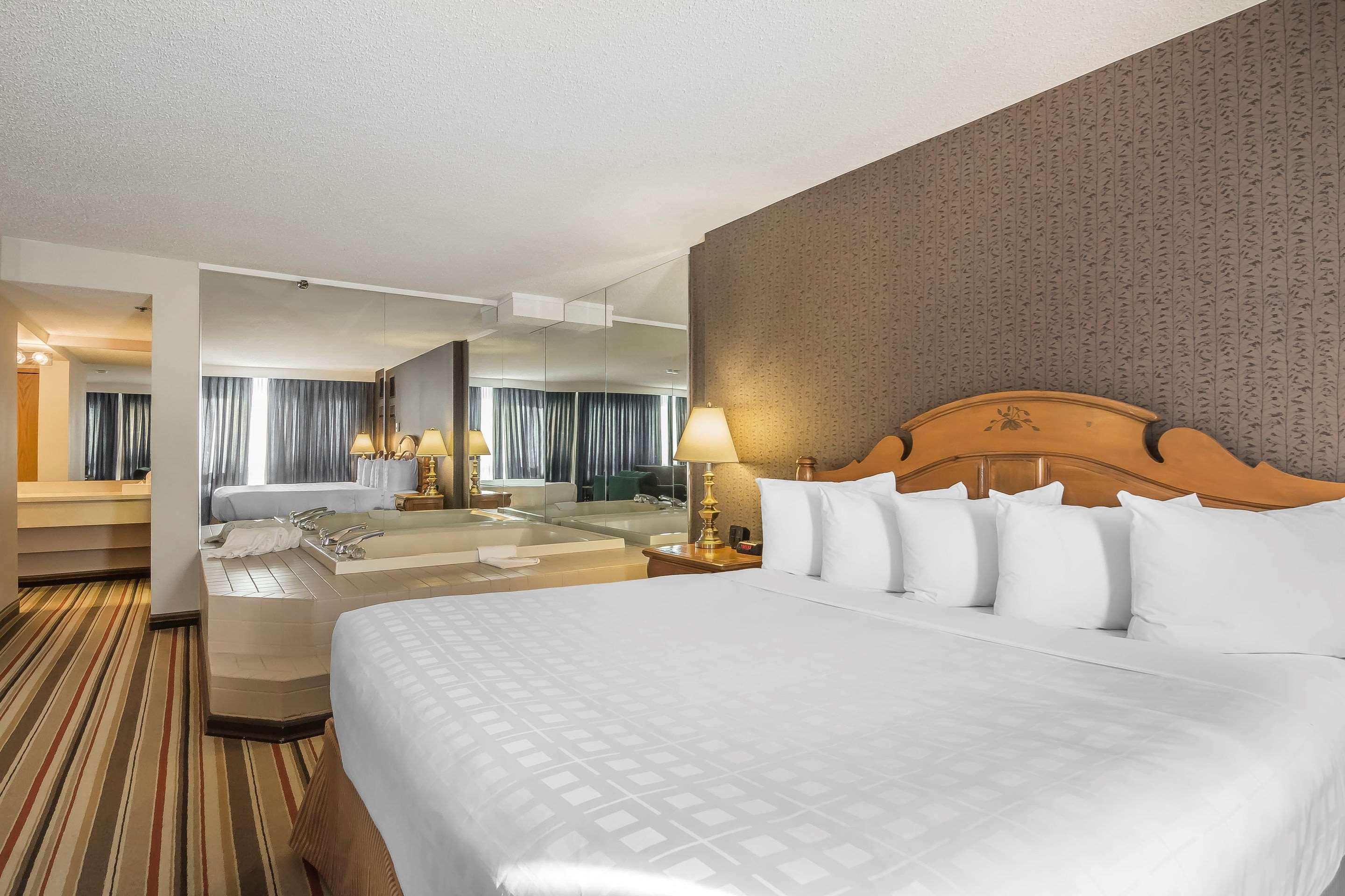 Doubletree By Hilton Calgary North Hotel Eksteriør billede