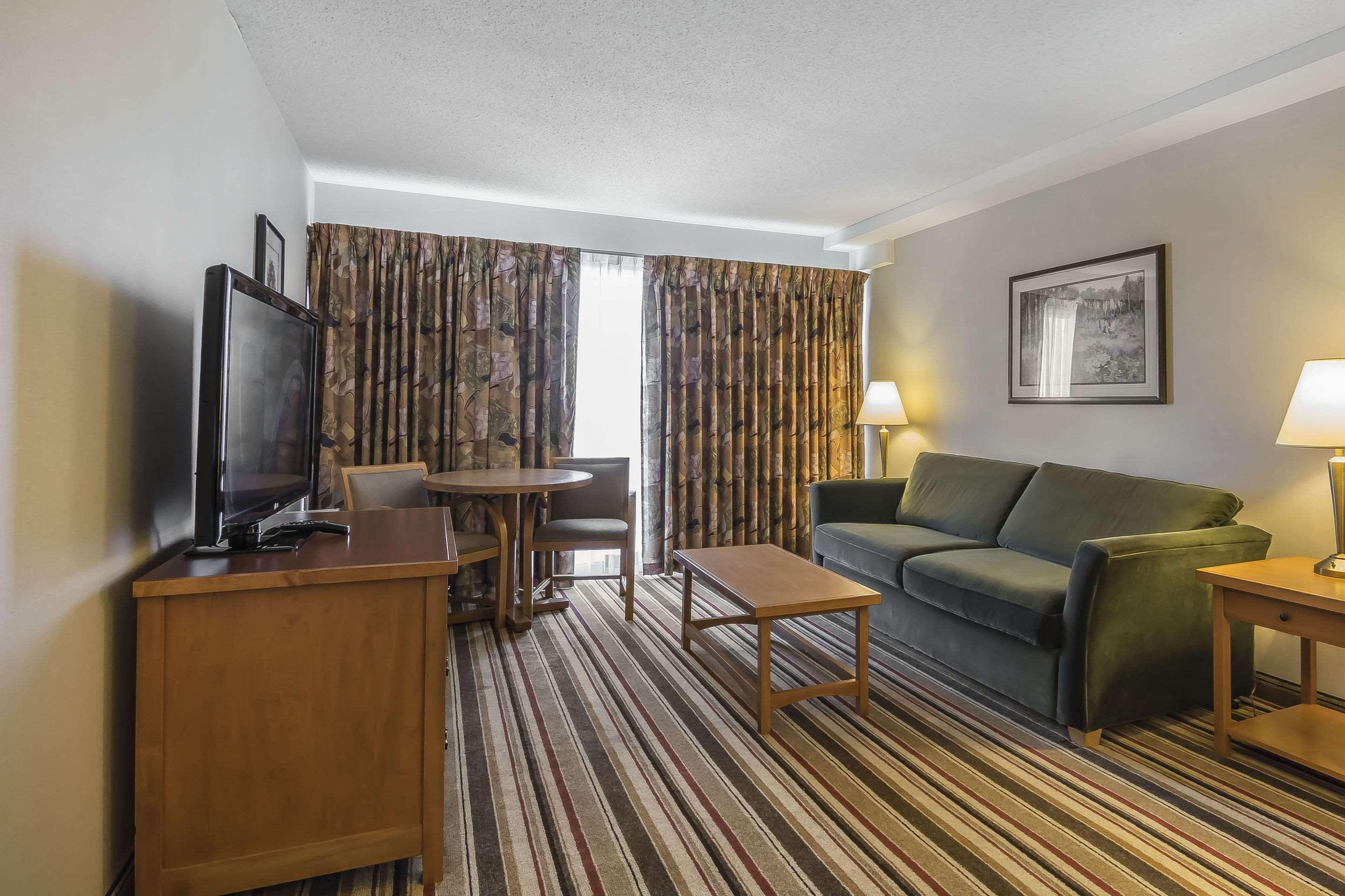 Doubletree By Hilton Calgary North Hotel Eksteriør billede