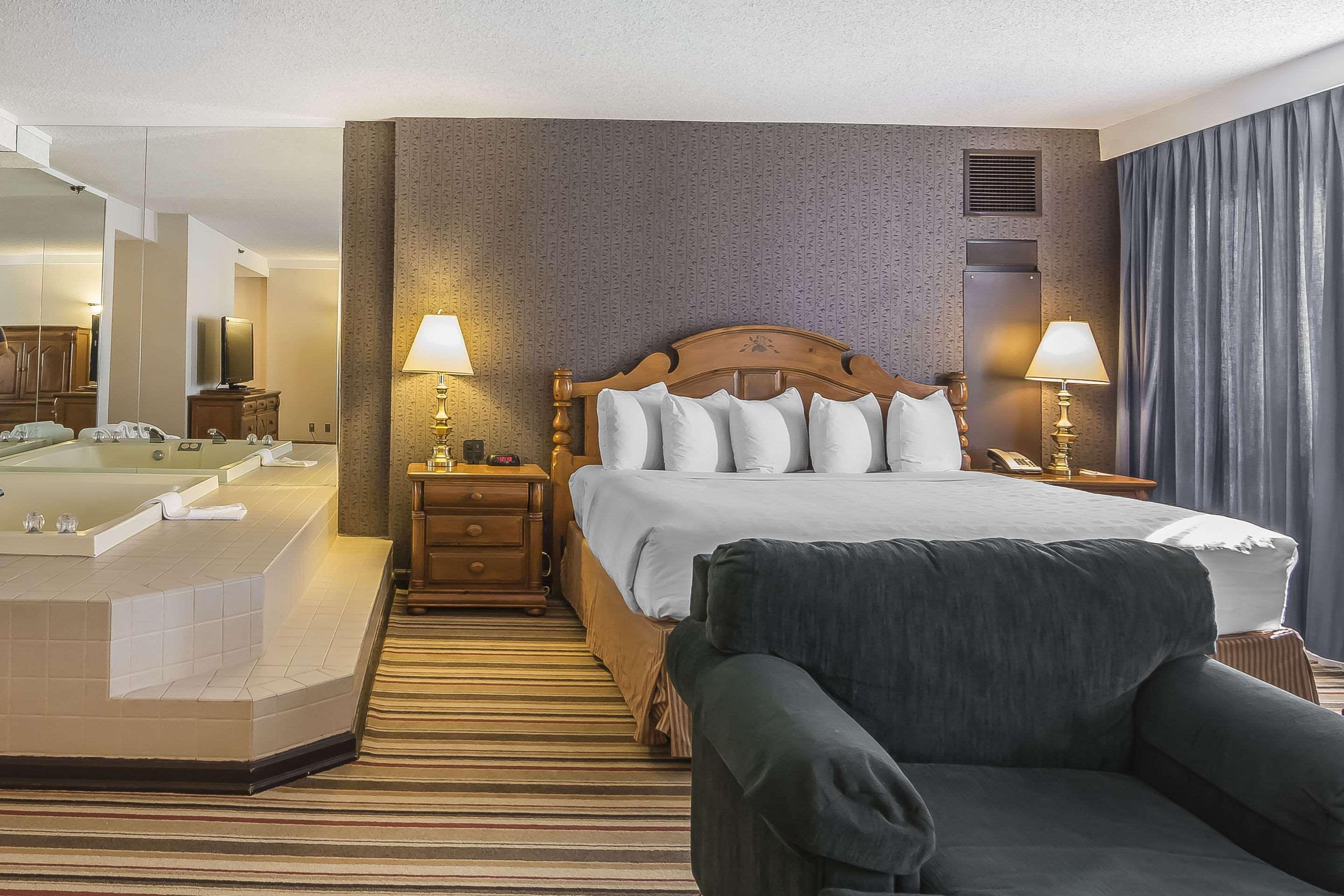 Doubletree By Hilton Calgary North Hotel Eksteriør billede