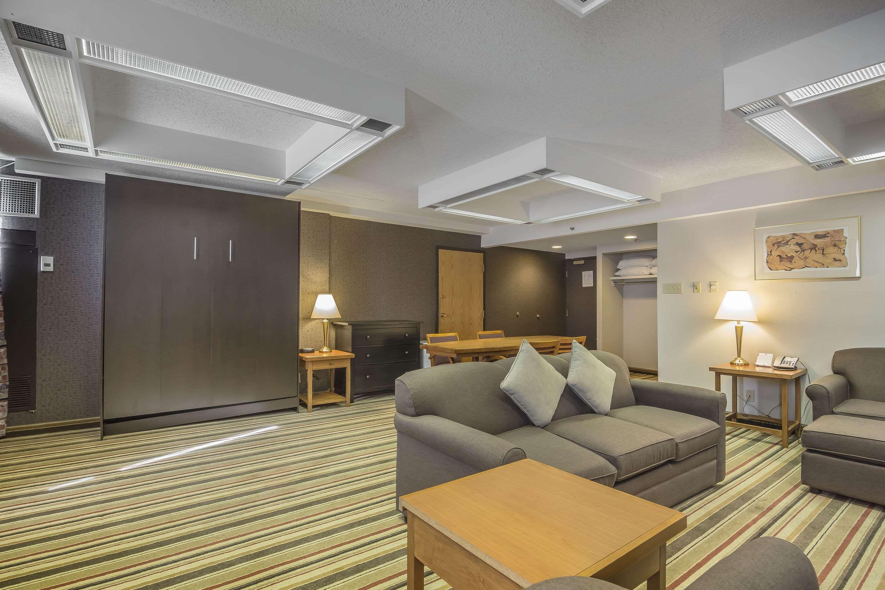 Doubletree By Hilton Calgary North Hotel Eksteriør billede
