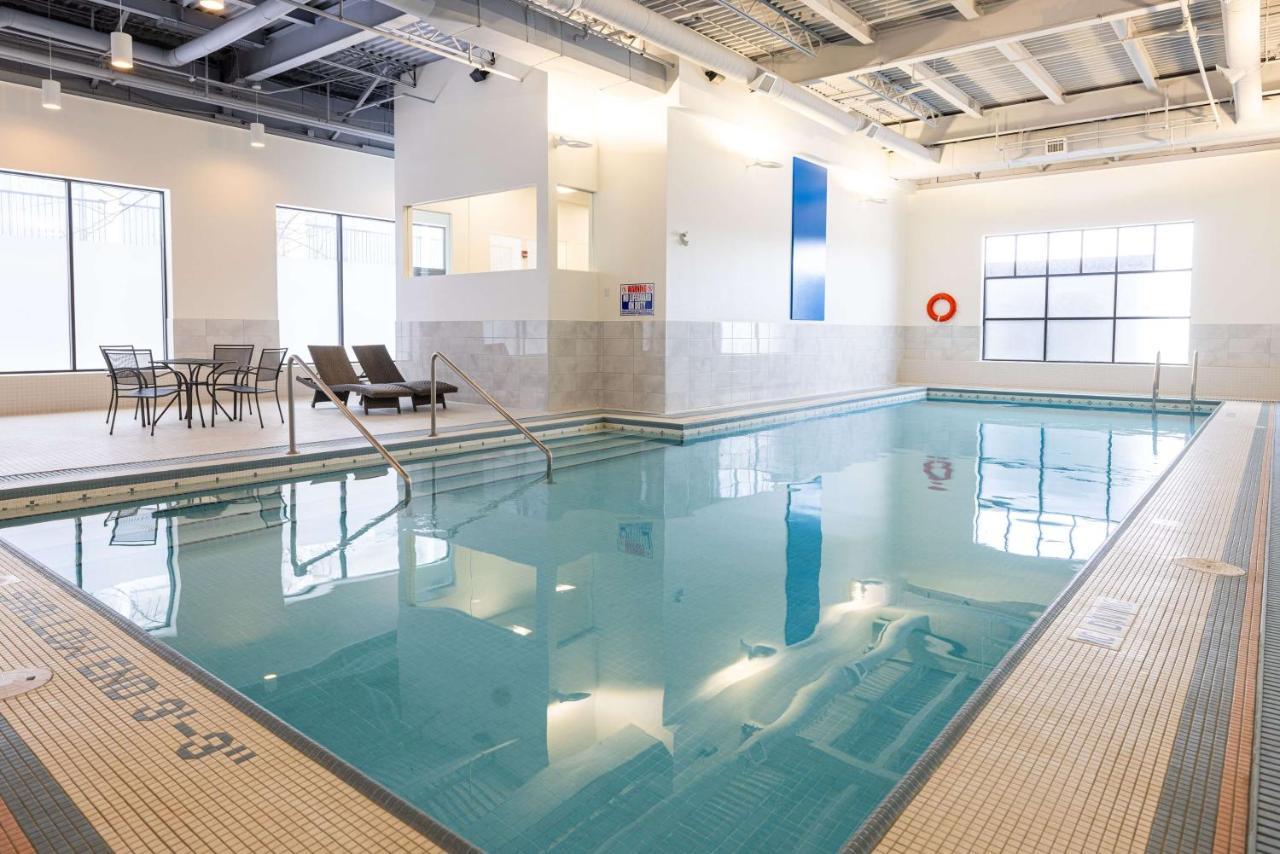 Doubletree By Hilton Calgary North Hotel Eksteriør billede