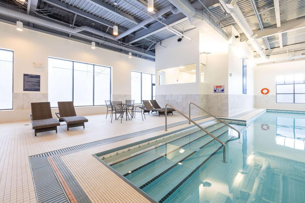 Doubletree By Hilton Calgary North Hotel Eksteriør billede