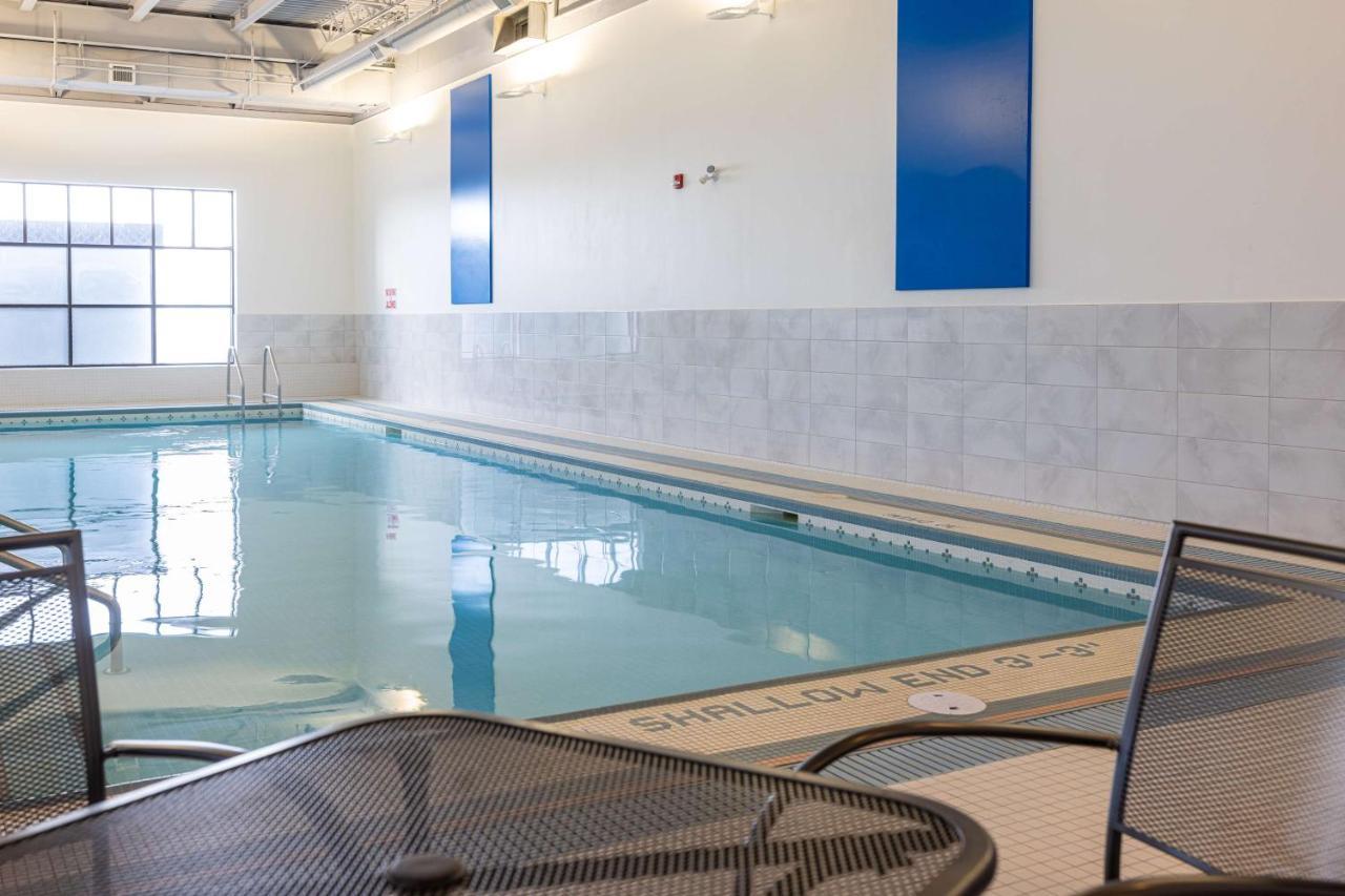 Doubletree By Hilton Calgary North Hotel Eksteriør billede