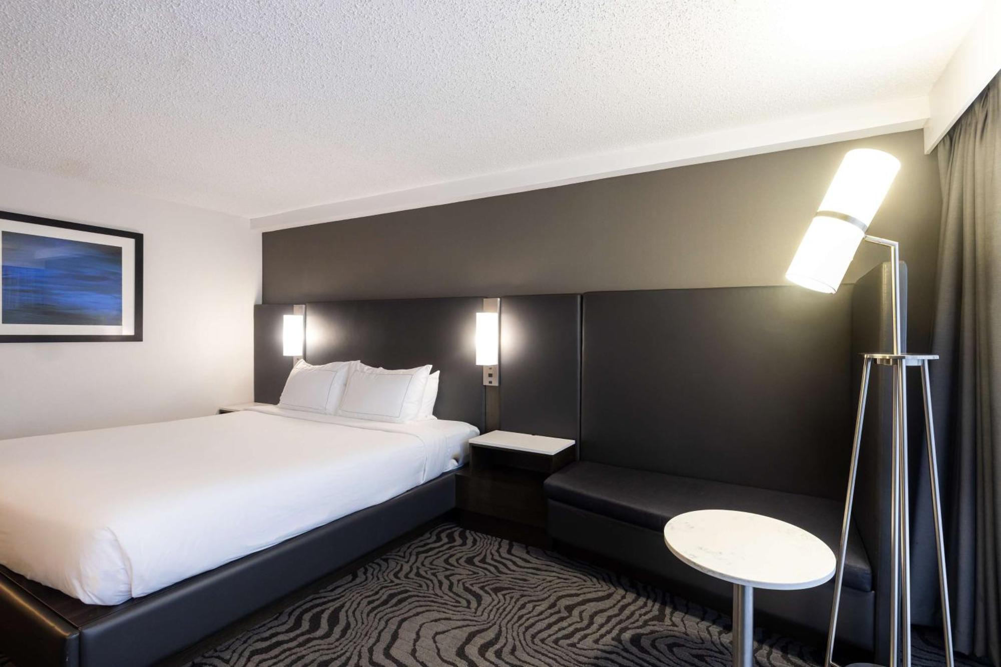 Doubletree By Hilton Calgary North Hotel Eksteriør billede