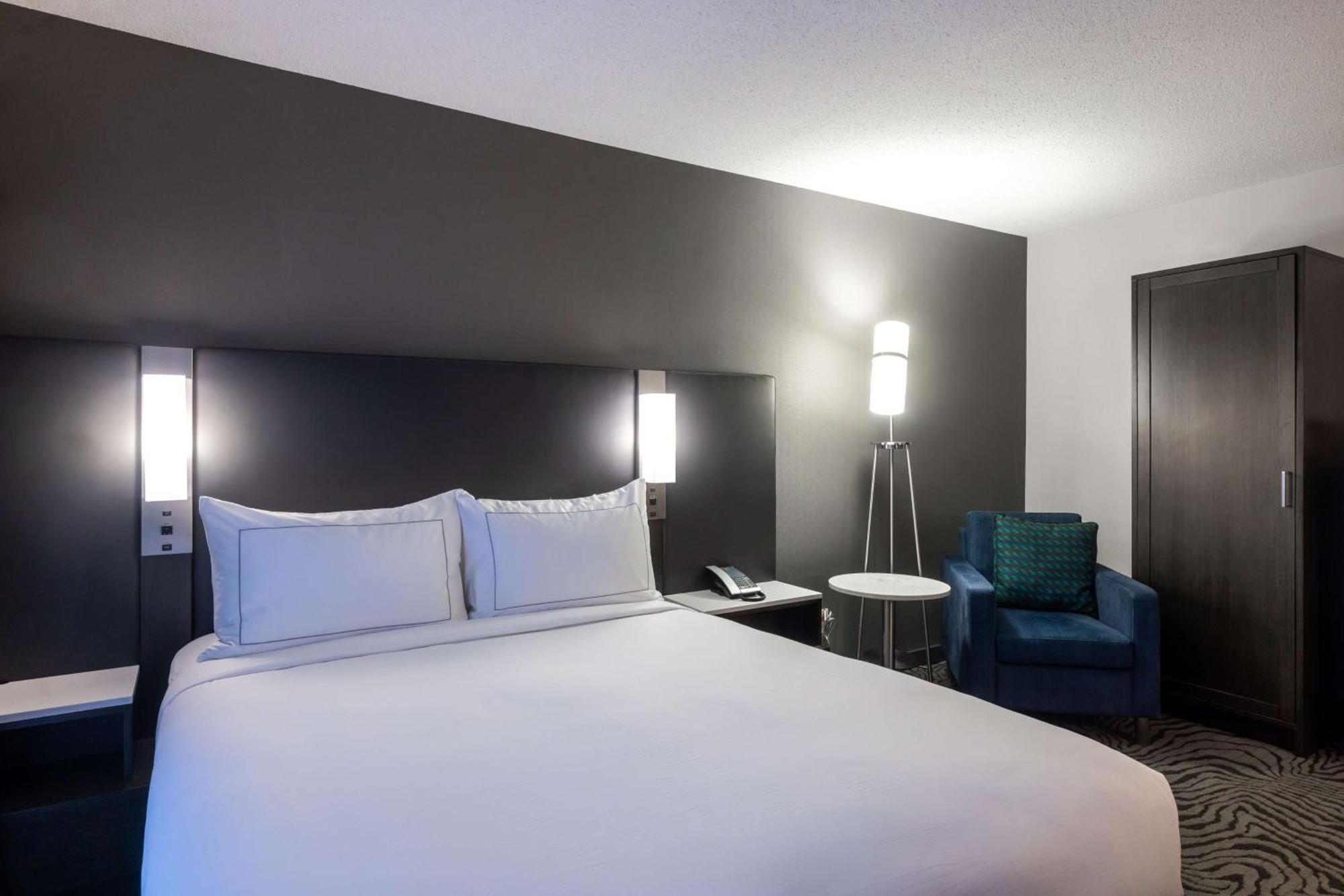 Doubletree By Hilton Calgary North Hotel Eksteriør billede